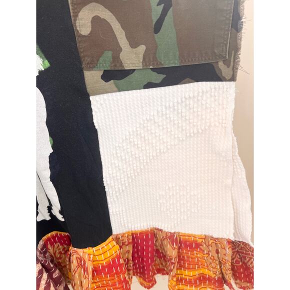 Upcycled band t shirt the cure with Kantha and camo - Picture 8 of 10